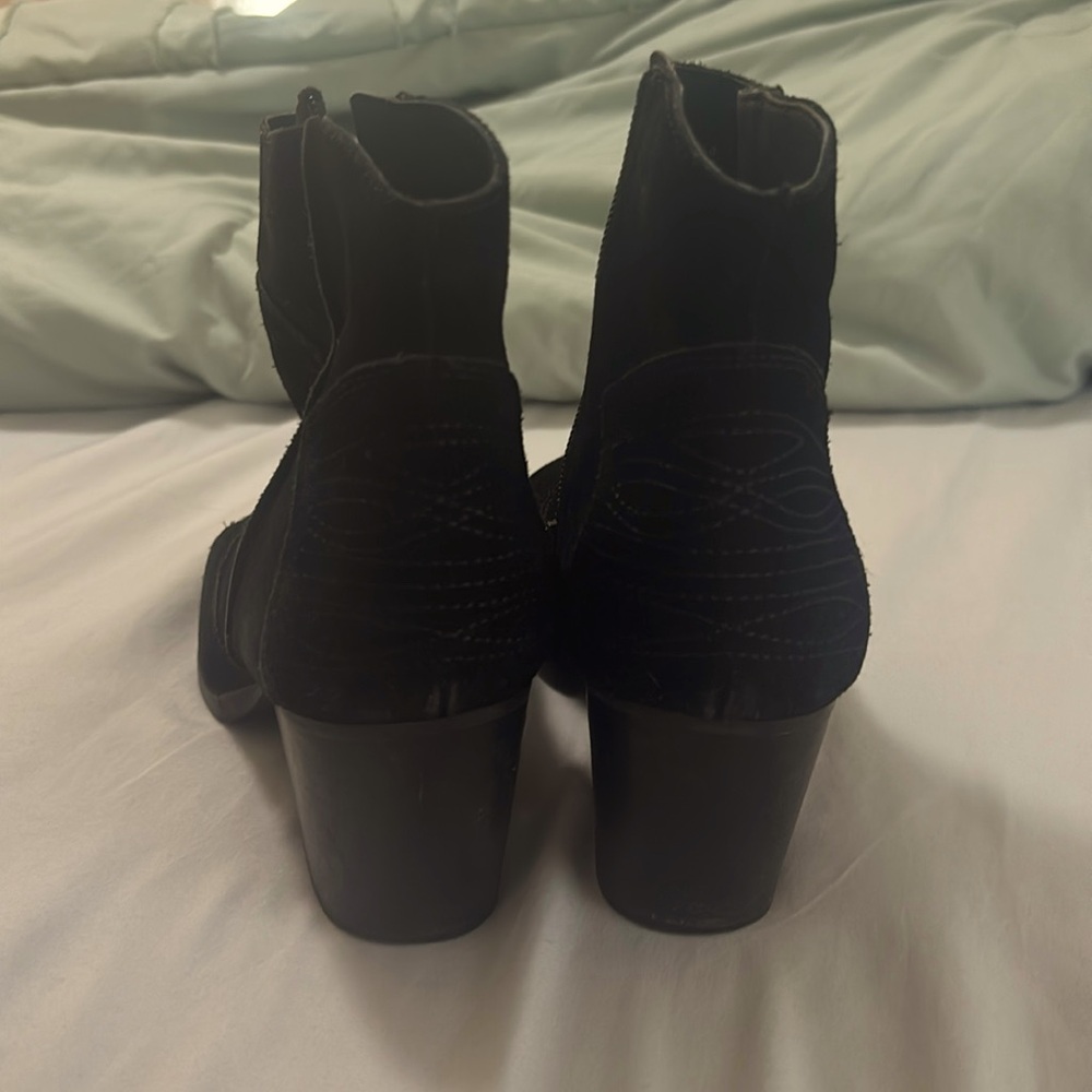 Good condition Black suede bootie boots by Crown Vintage size 8